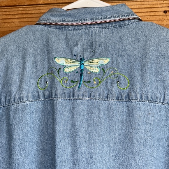 Sierra Pacific Denim Floral & Dragonfly Embroidered Top - Picture 5 of 14